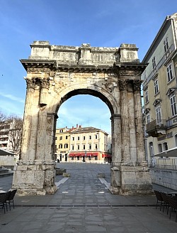 The Arch of the Sergii